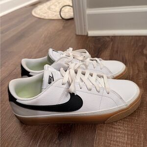 Nike White and Black Low-Top Sneakers
